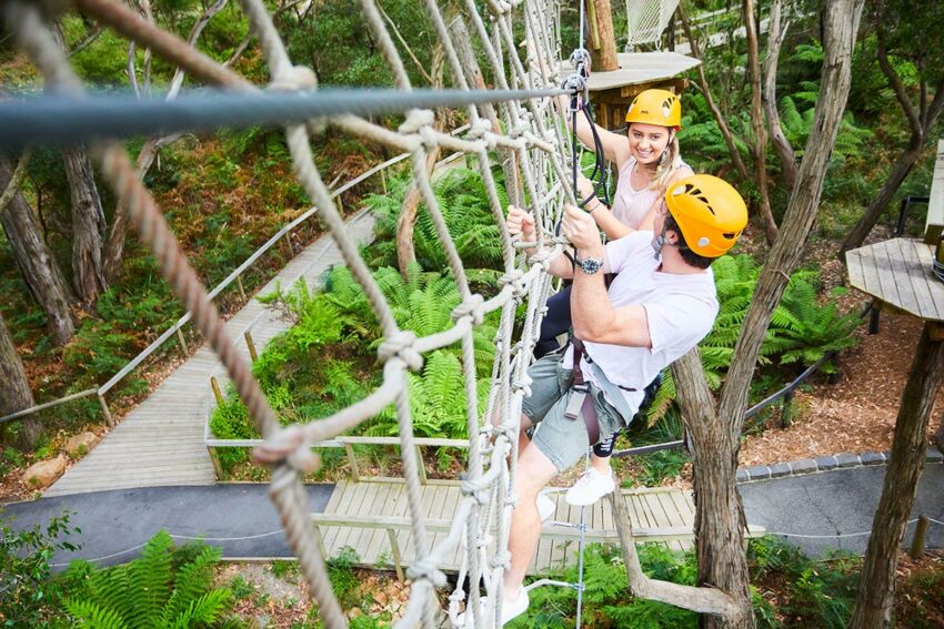 couple climbing 